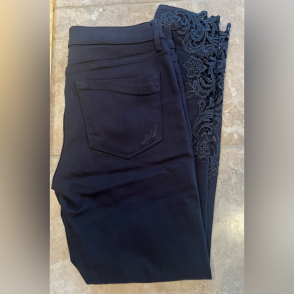 EXPRESS black Ankle Legging with Lace Rose pattern